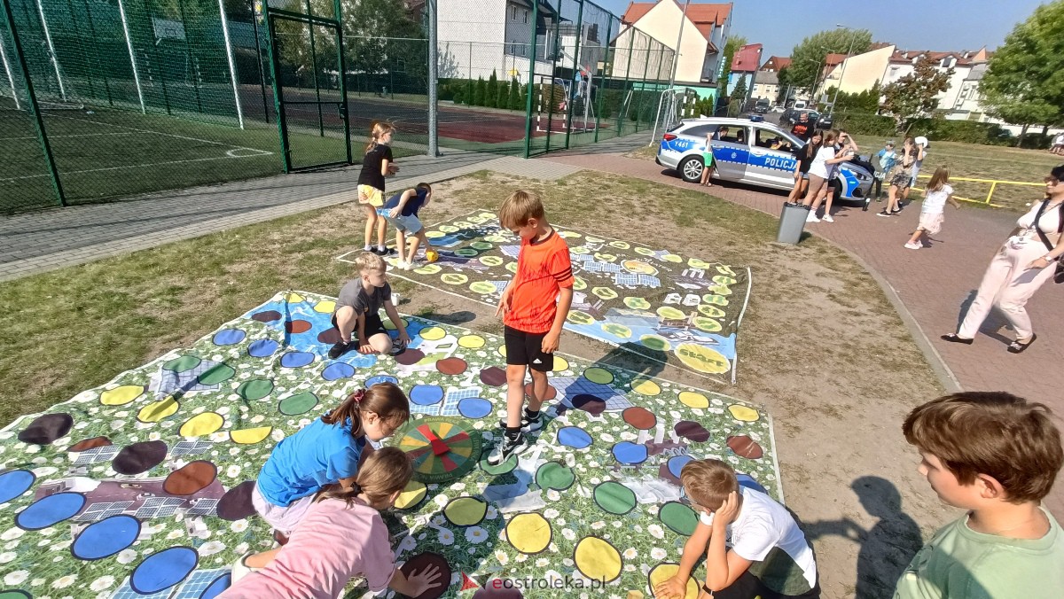 Piknik ekologiczny w “jedynce”. Dzieci uczyły się o ochronie środowiska [13.09.2023] - zdjęcie #10 - eOstroleka.pl