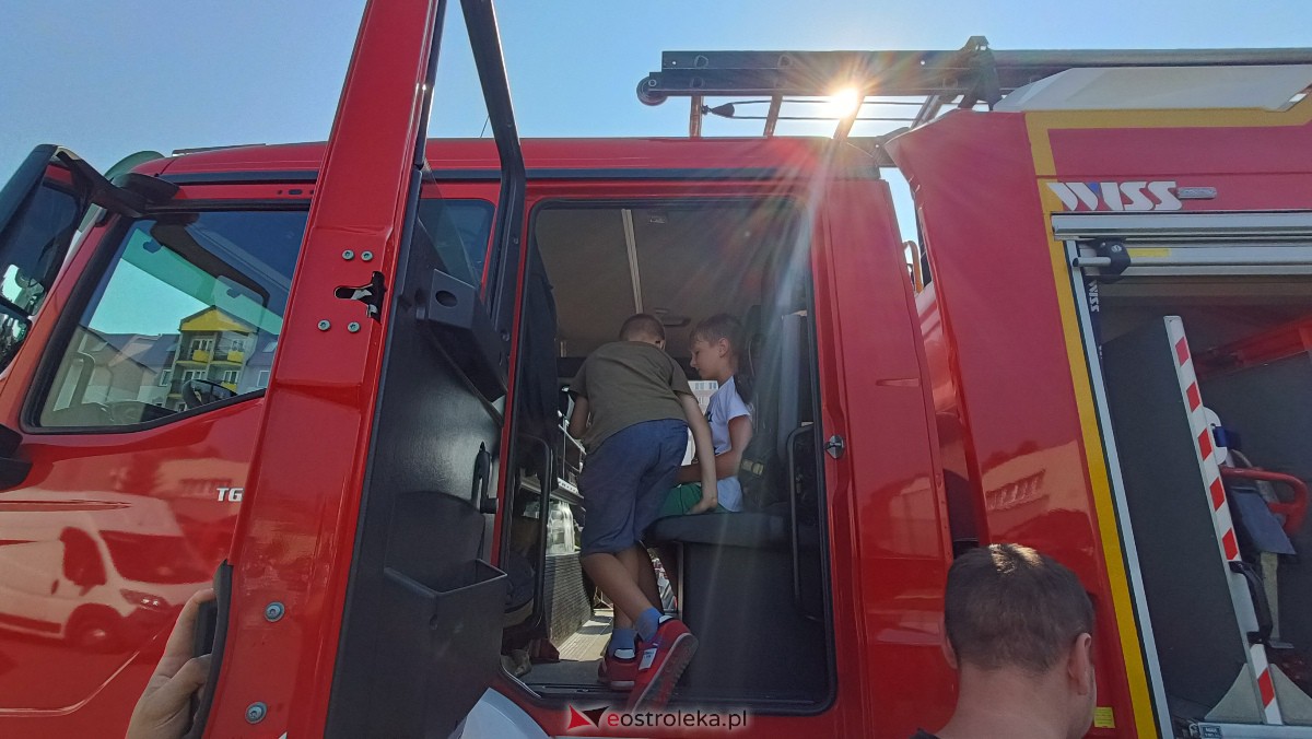 Piknik ekologiczny w “jedynce”. Dzieci uczyły się o ochronie środowiska [13.09.2023] - zdjęcie #6 - eOstroleka.pl
