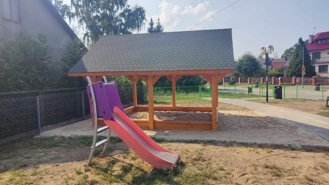 Na “Kwiatowym” powstał pierwszy w Ostrołęce tematyczny plac zabaw [14.09.2023] - zdjęcie #30 - eOstroleka.pl