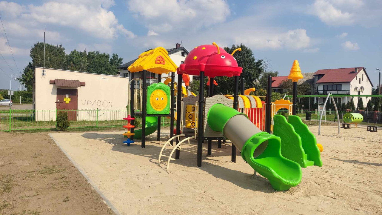 Na “Kwiatowym” powstał pierwszy w Ostrołęce tematyczny plac zabaw [14.09.2023] - zdjęcie #28 - eOstroleka.pl