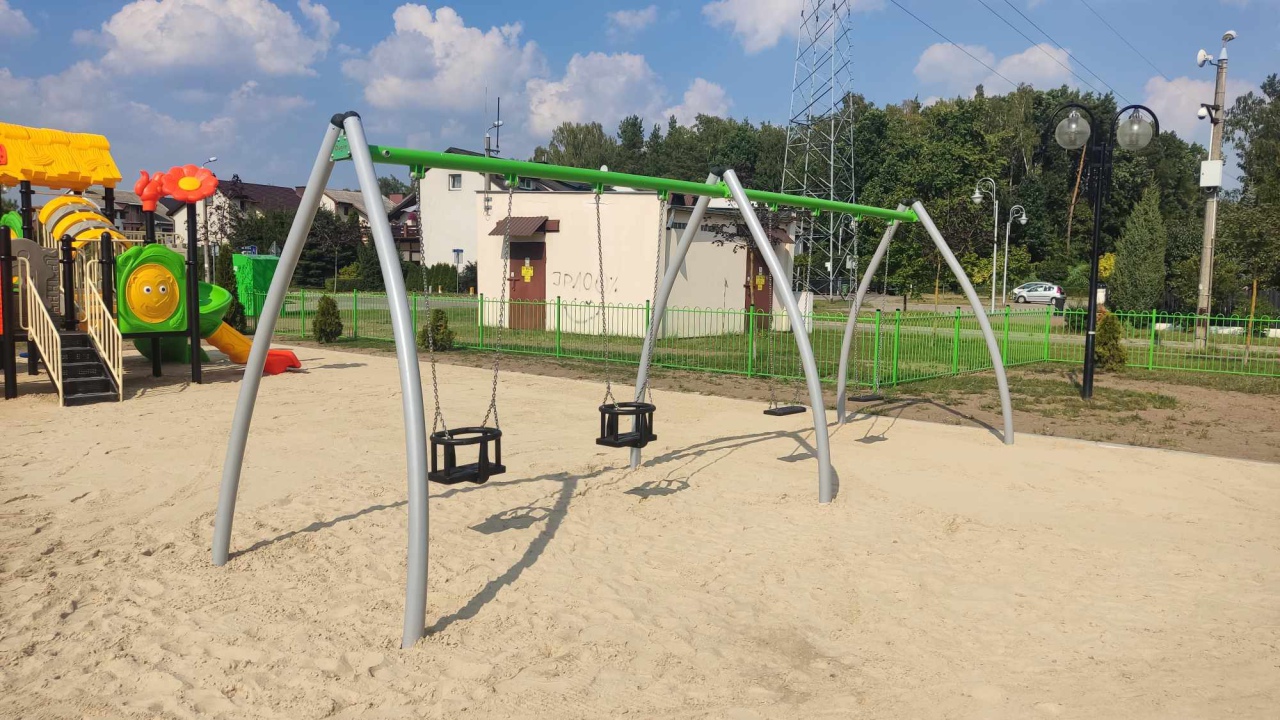 Na “Kwiatowym” powstał pierwszy w Ostrołęce tematyczny plac zabaw [14.09.2023] - zdjęcie #25 - eOstroleka.pl