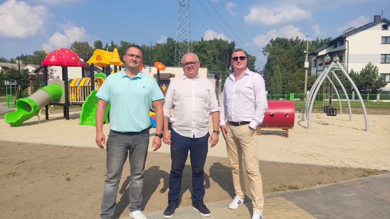 Na “Kwiatowym” powstał pierwszy w Ostrołęce tematyczny plac zabaw [14.09.2023] - zdjęcie #24 - eOstroleka.pl
