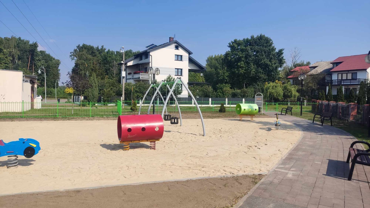Na “Kwiatowym” powstał pierwszy w Ostrołęce tematyczny plac zabaw [14.09.2023] - zdjęcie #17 - eOstroleka.pl