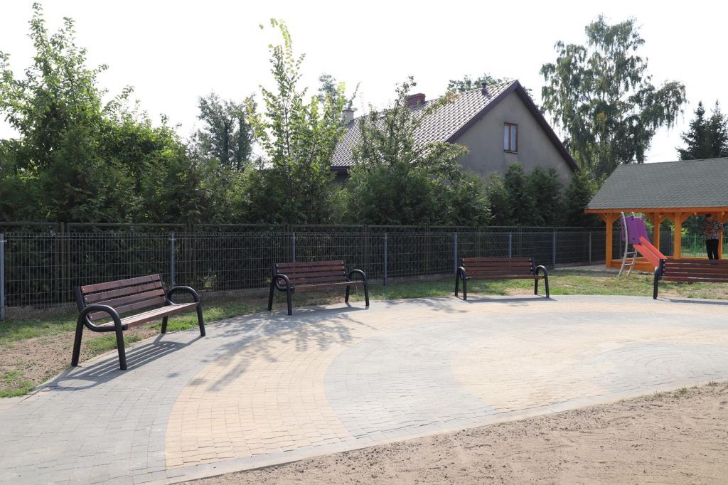 Na “Kwiatowym” powstał pierwszy w Ostrołęce tematyczny plac zabaw [14.09.2023] - zdjęcie #14 - eOstroleka.pl