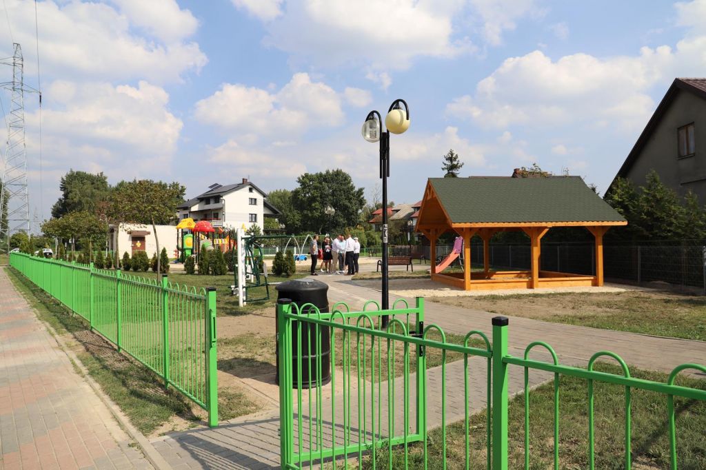 Na “Kwiatowym” powstał pierwszy w Ostrołęce tematyczny plac zabaw [14.09.2023] - zdjęcie #10 - eOstroleka.pl