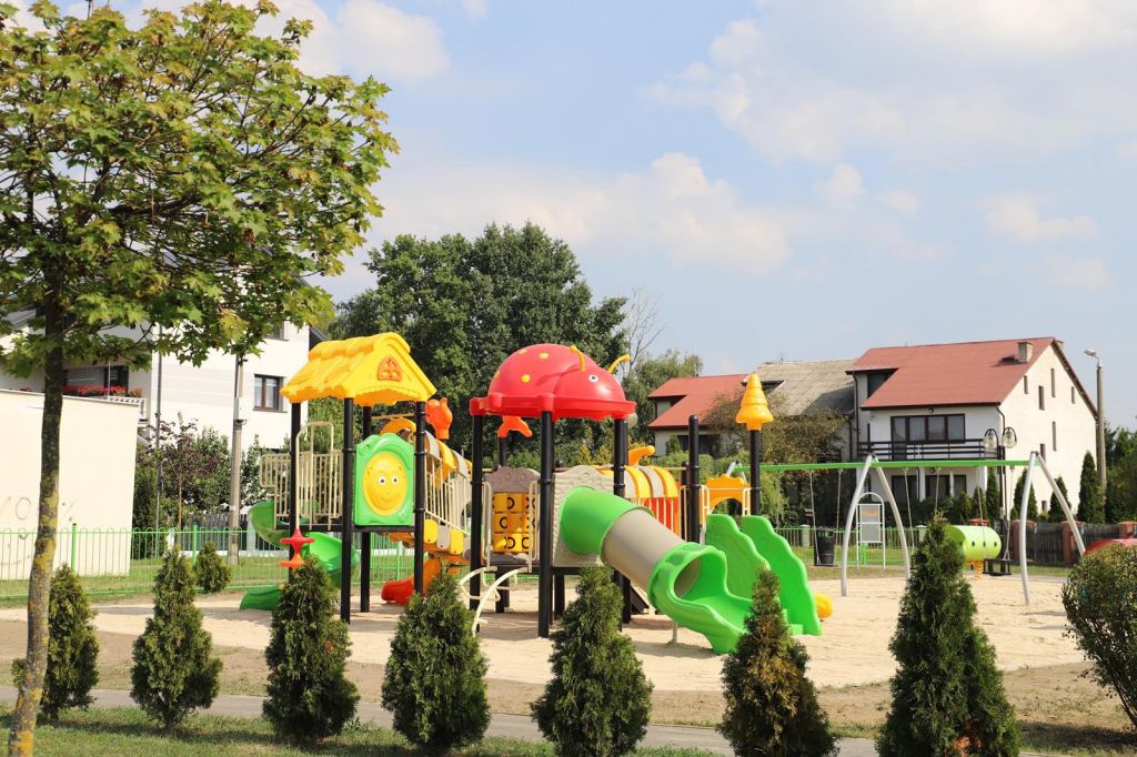 Na “Kwiatowym” powstał pierwszy w Ostrołęce tematyczny plac zabaw [14.09.2023] - zdjęcie #9 - eOstroleka.pl