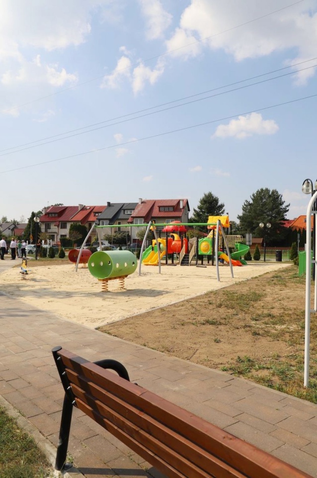 Na “Kwiatowym” powstał pierwszy w Ostrołęce tematyczny plac zabaw [14.09.2023] - zdjęcie #5 - eOstroleka.pl