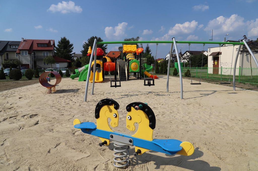 Na “Kwiatowym” powstał pierwszy w Ostrołęce tematyczny plac zabaw [14.09.2023] - zdjęcie #4 - eOstroleka.pl