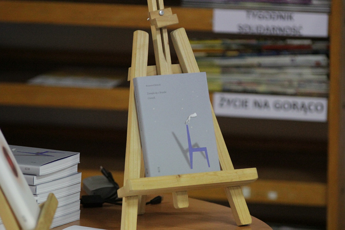 Spotkanie autorskie z Krzysztofem Bieleckim w ostrołęckiej bibliotece [14.09.2023] - zdjęcie #19 - eOstroleka.pl