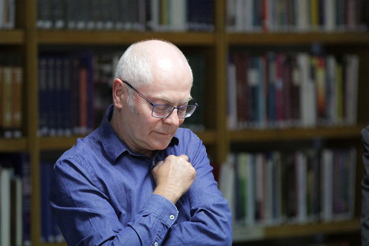 Spotkanie autorskie z Krzysztofem Bieleckim w ostrołęckiej bibliotece [14.09.2023] - zdjęcie #14 - eOstroleka.pl
