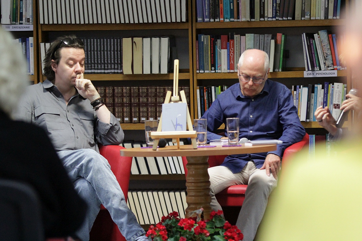 Spotkanie autorskie z Krzysztofem Bieleckim w ostrołęckiej bibliotece [14.09.2023] - zdjęcie #4 - eOstroleka.pl