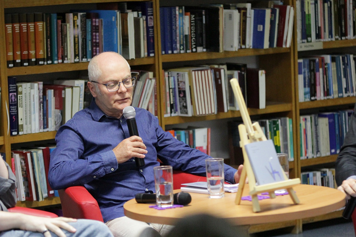 Spotkanie autorskie z Krzysztofem Bieleckim w ostrołęckiej bibliotece [14.09.2023] - zdjęcie #3 - eOstroleka.pl