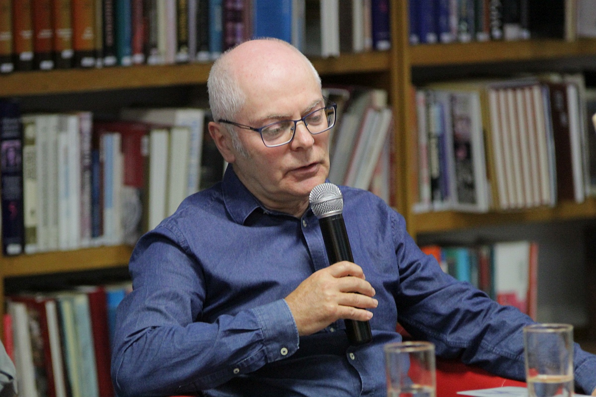 Spotkanie autorskie z Krzysztofem Bieleckim w ostrołęckiej bibliotece [14.09.2023] - zdjęcie #2 - eOstroleka.pl