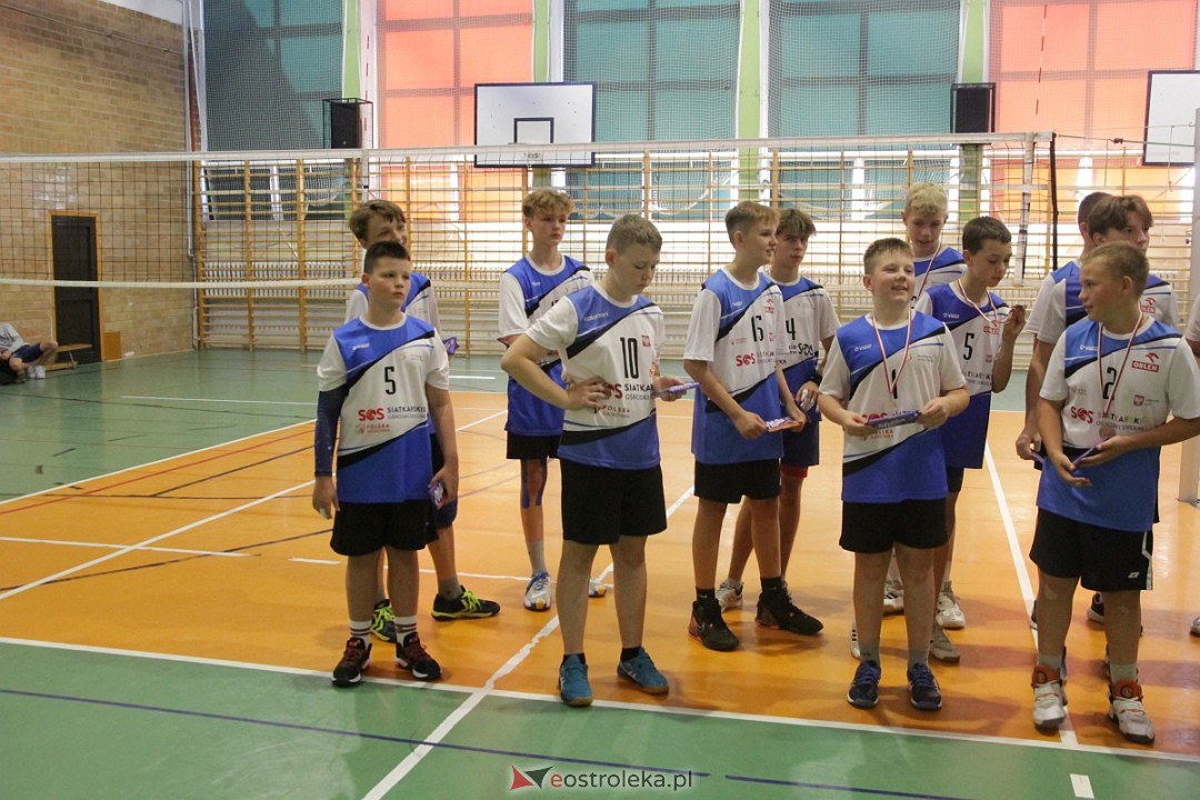 XVIII Szkolny Turniej Piłki Siatkowej im. Arkadiusza Gołasia [15.09.2023] - zdjęcie #69 - eOstroleka.pl