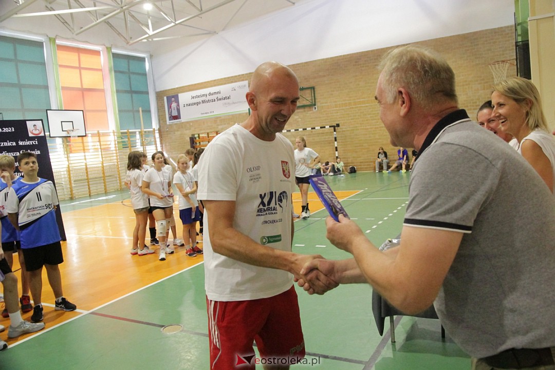 XVIII Szkolny Turniej Piłki Siatkowej im. Arkadiusza Gołasia [15.09.2023] - zdjęcie #28 - eOstroleka.pl