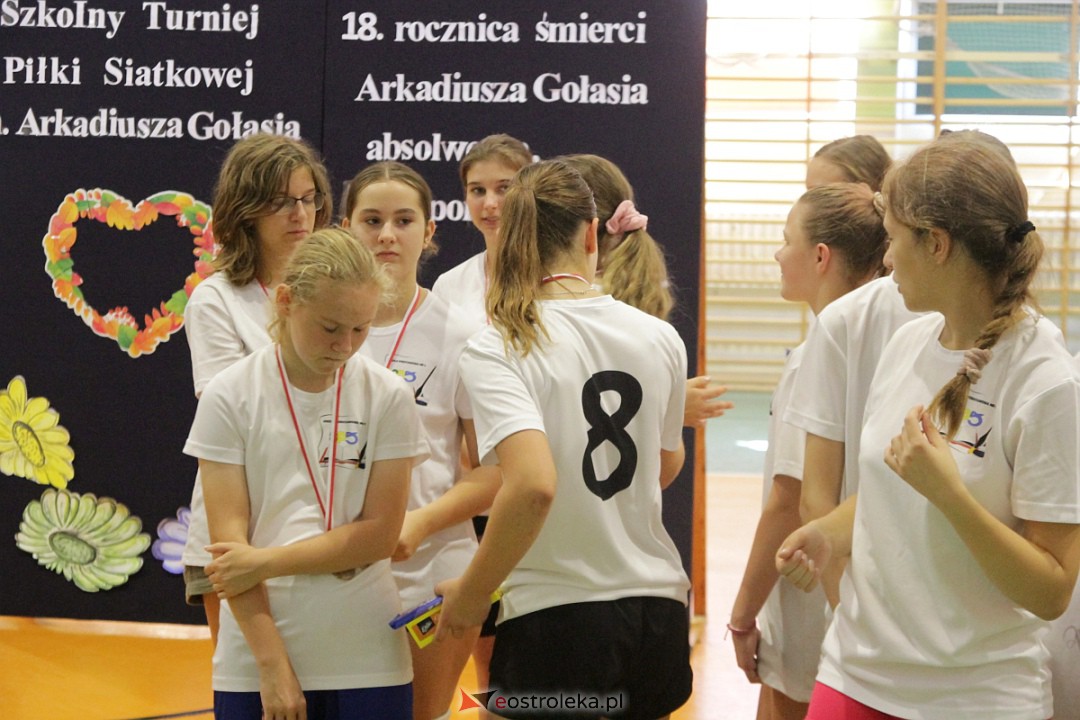 XVIII Szkolny Turniej Piłki Siatkowej im. Arkadiusza Gołasia [15.09.2023] - zdjęcie #24 - eOstroleka.pl