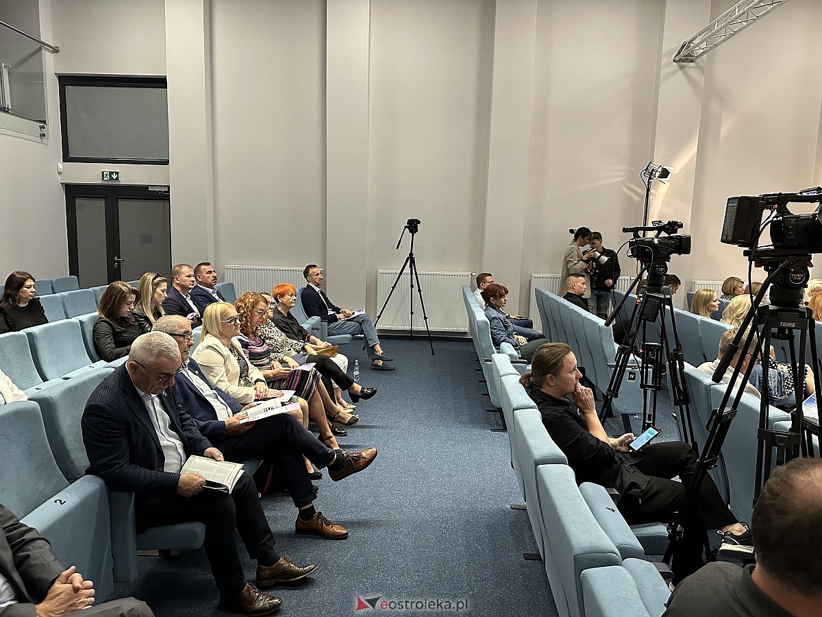 Konferencja w Kadzidle: Fundusze europejskie szansą dla subregionu ostrołęckiego [15.09.2023] - zdjęcie #12 - eOstroleka.pl