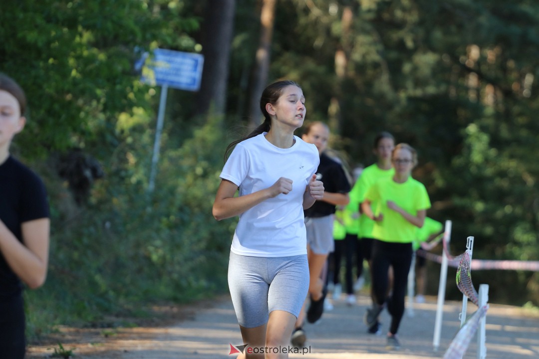 XXIV BIEGI PRZEŁAJOWE O PUCHAR MARSZAŁKA WOJEWÓDZTWA MAZOWIECKIEGO I WÓJTA GMINY LELIS [16.09.2023] - zdjęcie #7 - eOstroleka.pl