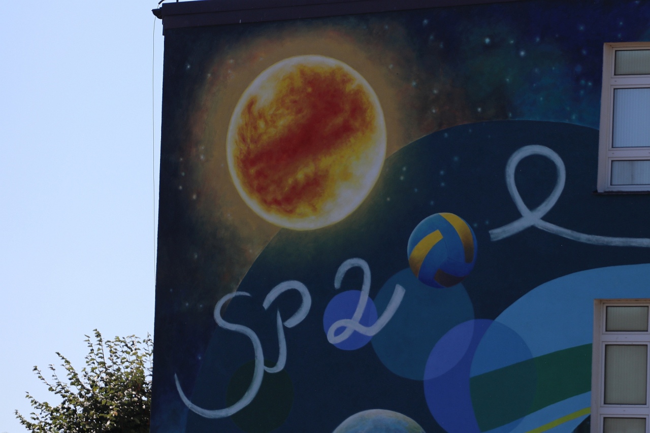 Mural na budynku SP 2 [16.09.2023] - zdjęcie #5 - eOstroleka.pl