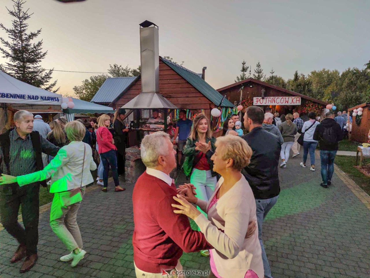 Potańcówka w stylu PRL w Dzbeninie [16.09.2023] - zdjęcie #23 - eOstroleka.pl