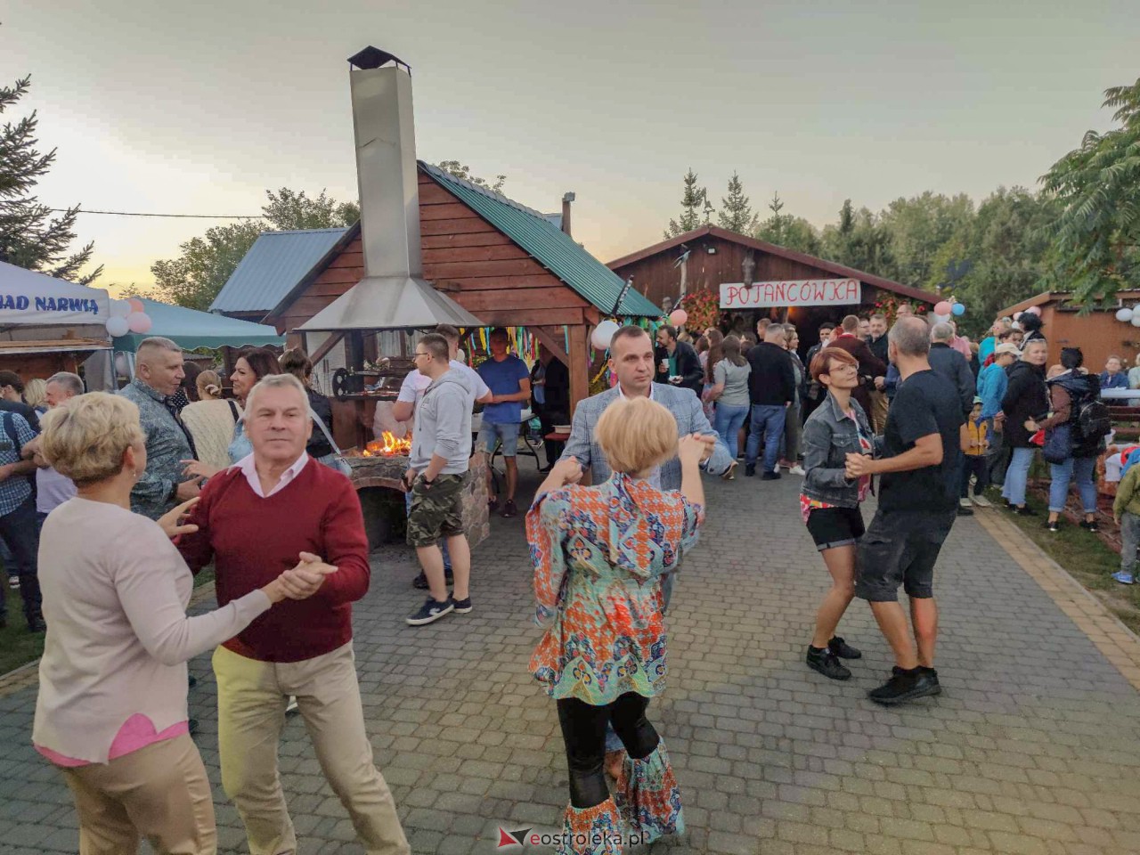 Potańcówka w stylu PRL w Dzbeninie [16.09.2023] - zdjęcie #17 - eOstroleka.pl