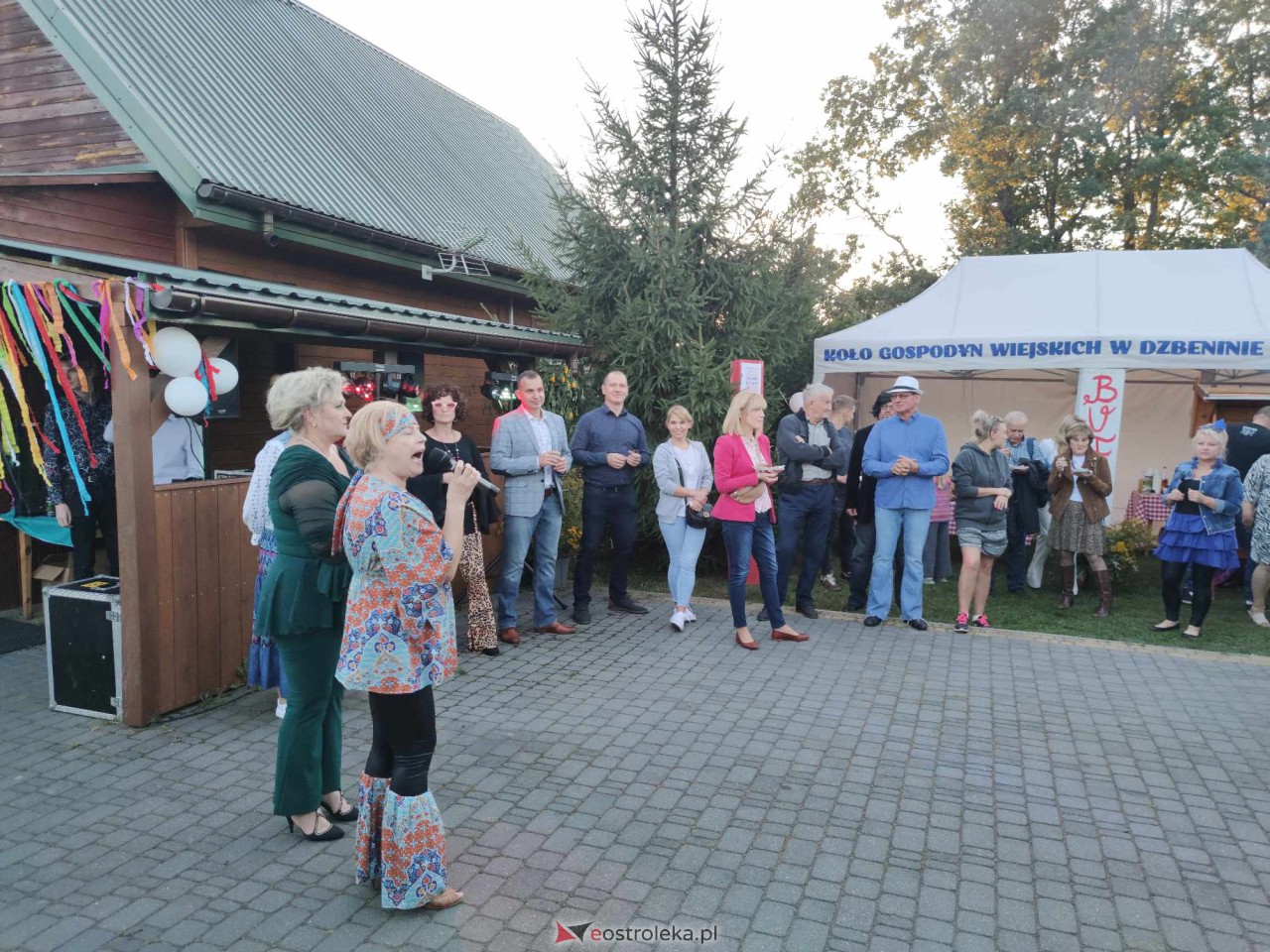 Potańcówka w stylu PRL w Dzbeninie [16.09.2023] - zdjęcie #9 - eOstroleka.pl