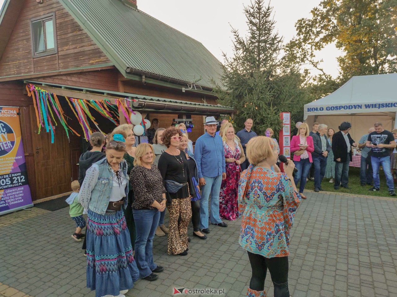 Potańcówka w stylu PRL w Dzbeninie [16.09.2023] - zdjęcie #7 - eOstroleka.pl