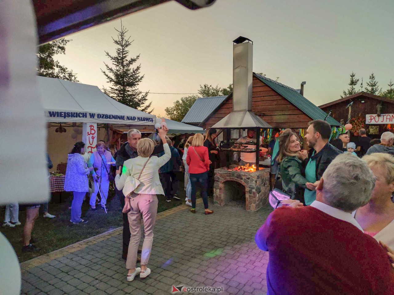 Potańcówka w stylu PRL w Dzbeninie [16.09.2023] - zdjęcie #6 - eOstroleka.pl