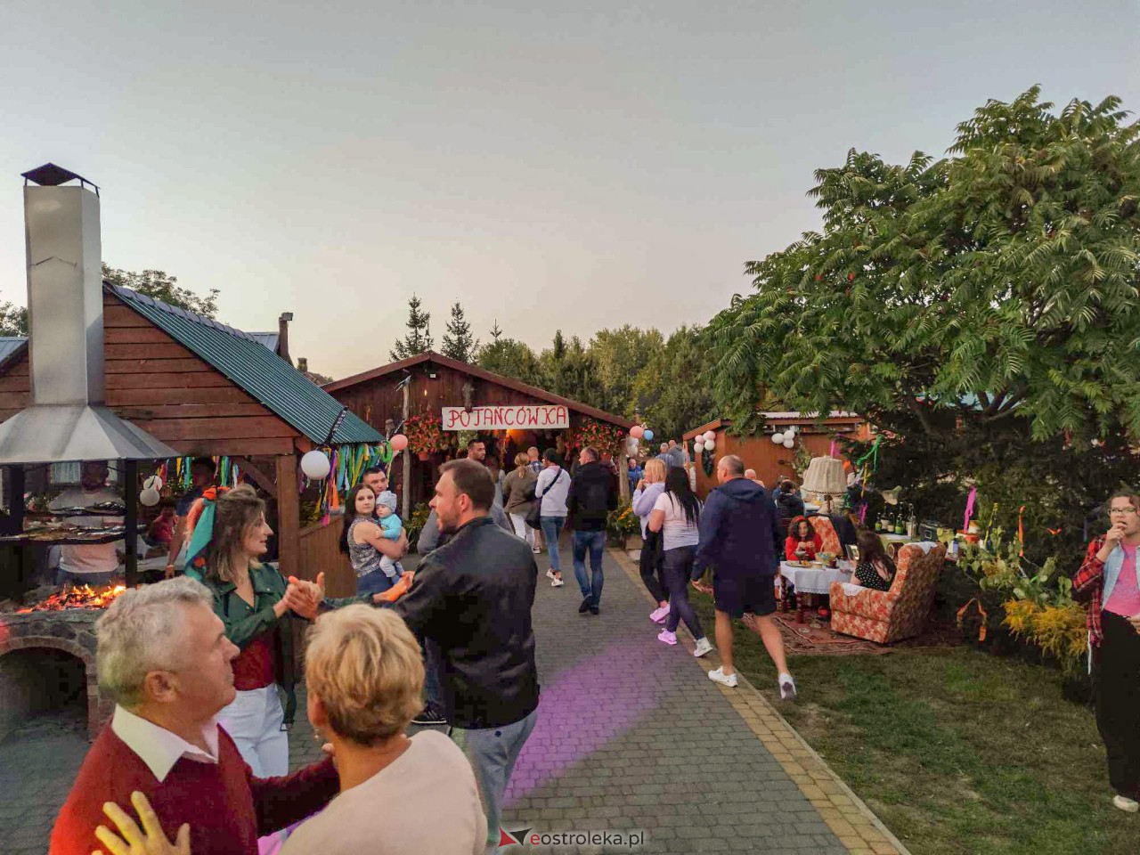 Potańcówka w stylu PRL w Dzbeninie [16.09.2023] - zdjęcie #3 - eOstroleka.pl