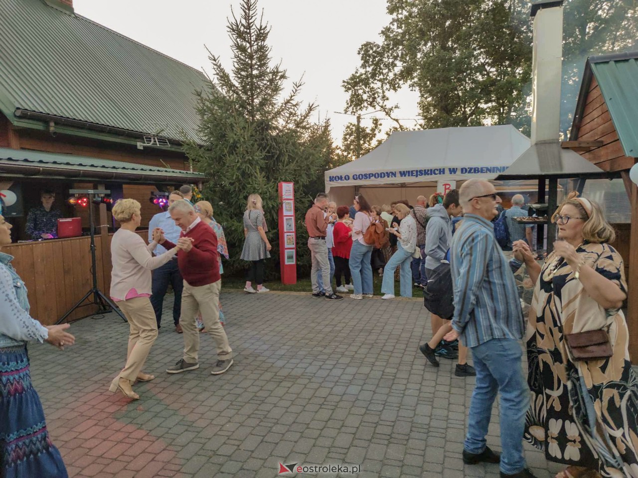 Potańcówka w stylu PRL w Dzbeninie [16.09.2023] - zdjęcie #2 - eOstroleka.pl