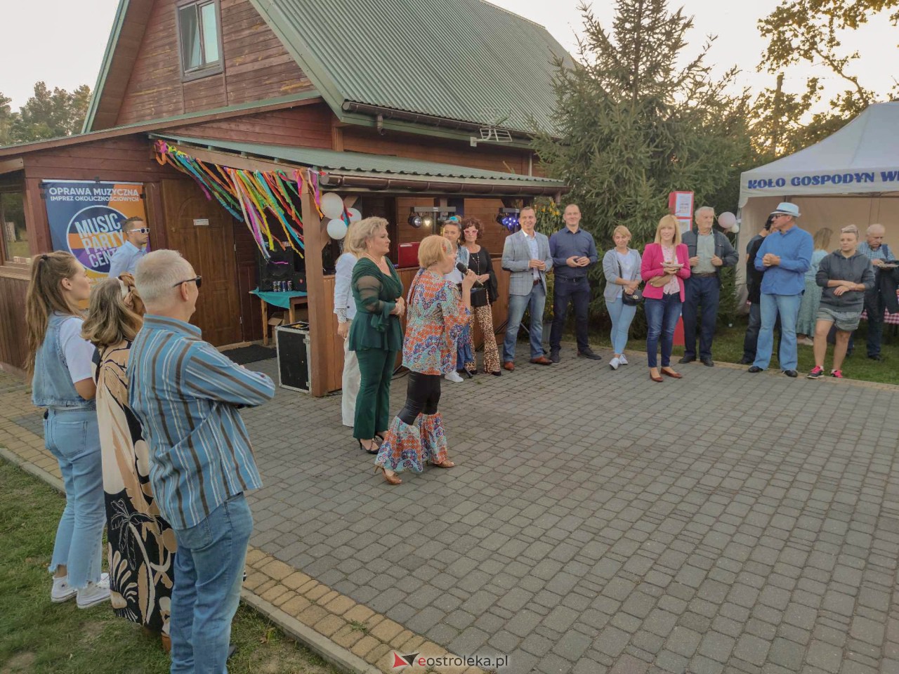 Potańcówka w stylu PRL w Dzbeninie [16.09.2023] - zdjęcie #1 - eOstroleka.pl
