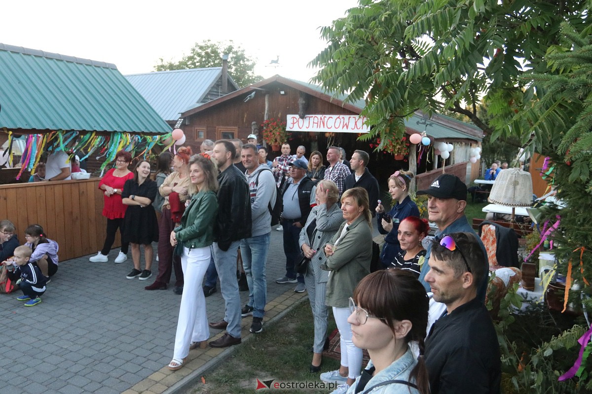 Potańcówka w stylu PRL w Dzbeninie [16.09.2023] - zdjęcie #43 - eOstroleka.pl