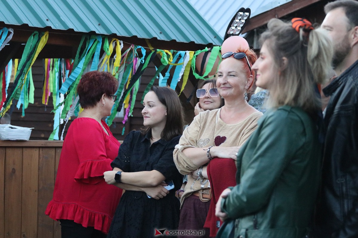 Potańcówka w stylu PRL w Dzbeninie [16.09.2023] - zdjęcie #39 - eOstroleka.pl