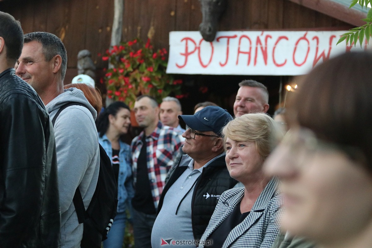 Potańcówka w stylu PRL w Dzbeninie [16.09.2023] - zdjęcie #38 - eOstroleka.pl
