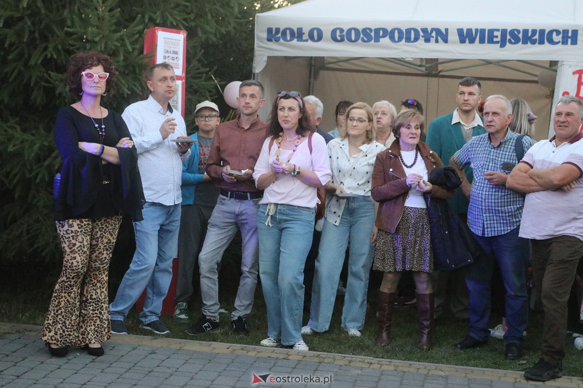 Potańcówka w stylu PRL w Dzbeninie [16.09.2023] - zdjęcie #33 - eOstroleka.pl