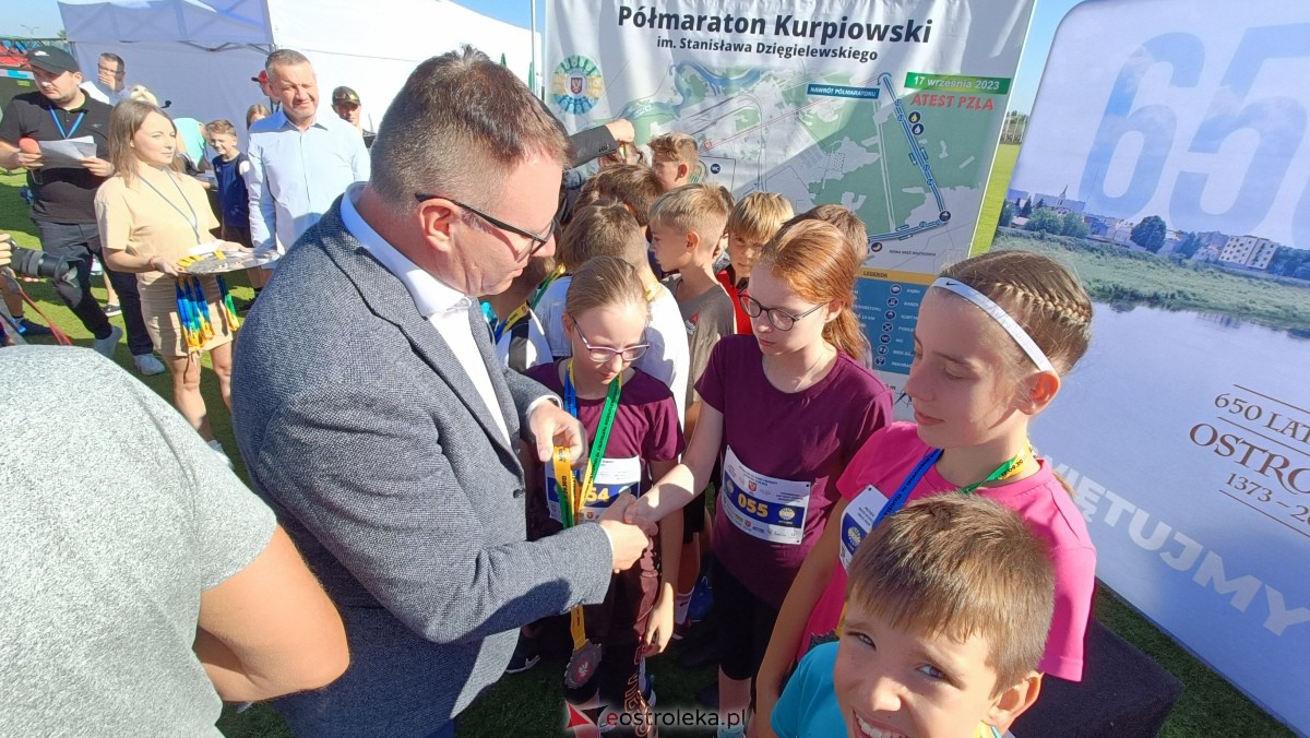 Półmaraton Kurpiowski 2023 - bieg dzieci i młodzieży [17.09.2023] - zdjęcie #57 - eOstroleka.pl