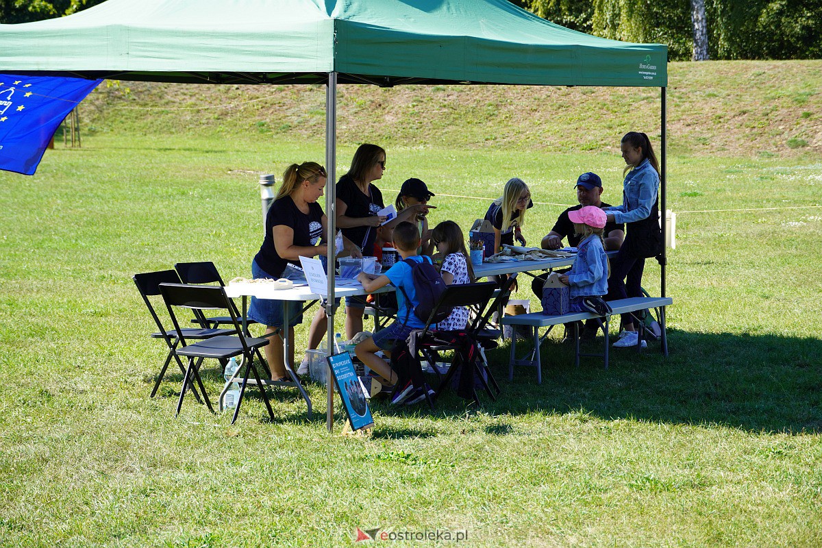 Rodzinny piknik edukacyjny „Z małą walizką w dawny świat. 6 x Ostrołęka” [17.09.2023] - zdjęcie #54 - eOstroleka.pl