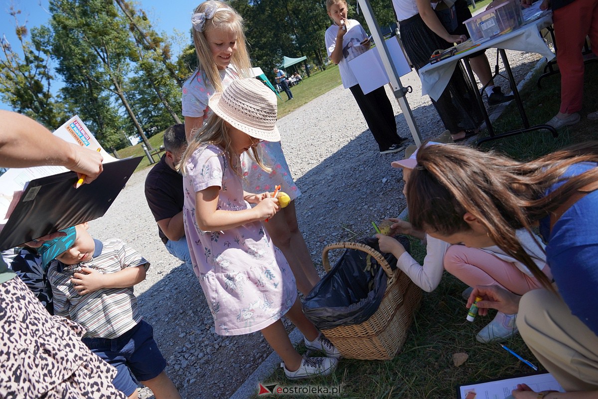 Rodzinny piknik edukacyjny „Z małą walizką w dawny świat. 6 x Ostrołęka” [17.09.2023] - zdjęcie #25 - eOstroleka.pl