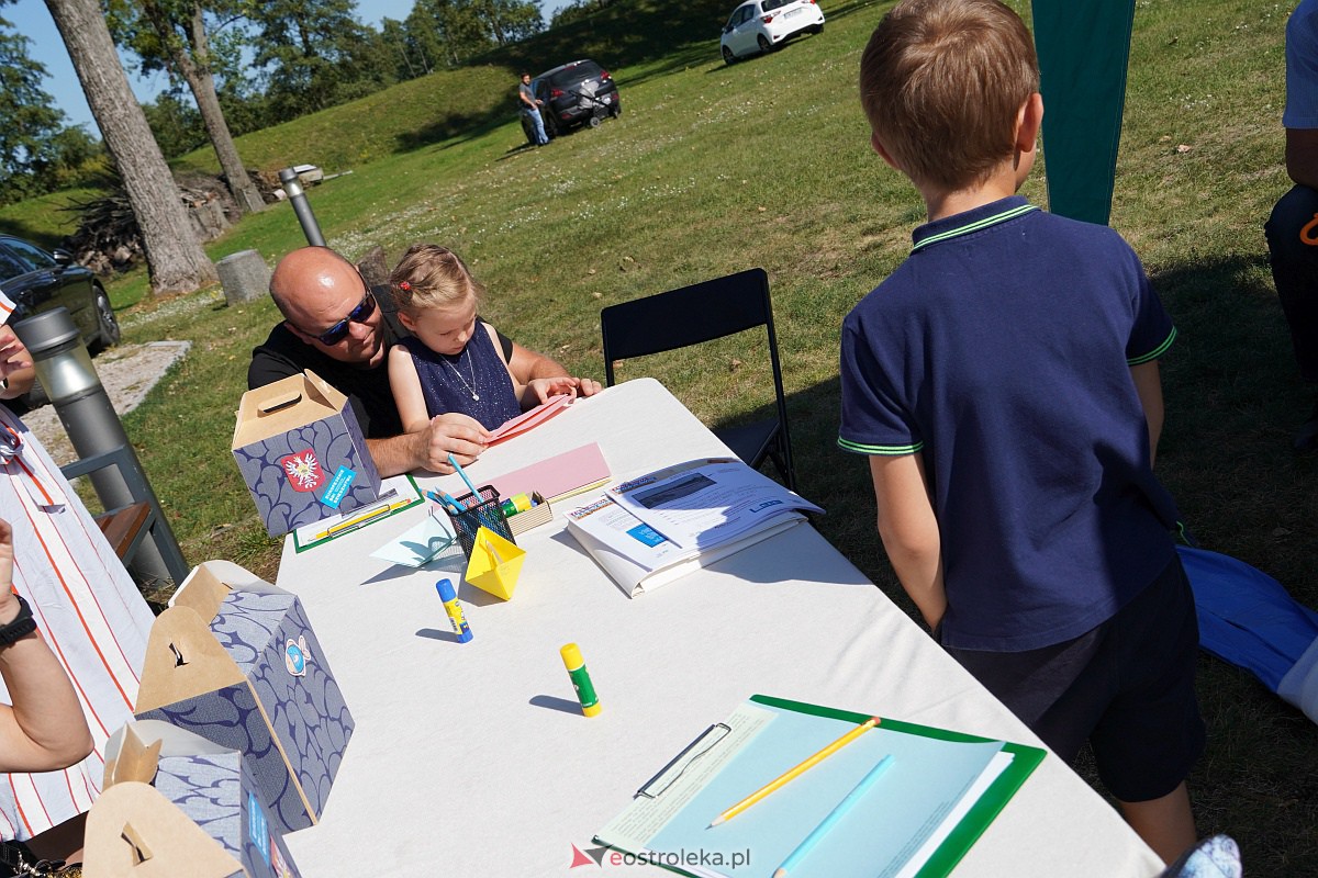 Rodzinny piknik edukacyjny „Z małą walizką w dawny świat. 6 x Ostrołęka” [17.09.2023] - zdjęcie #25 - eOstroleka.pl