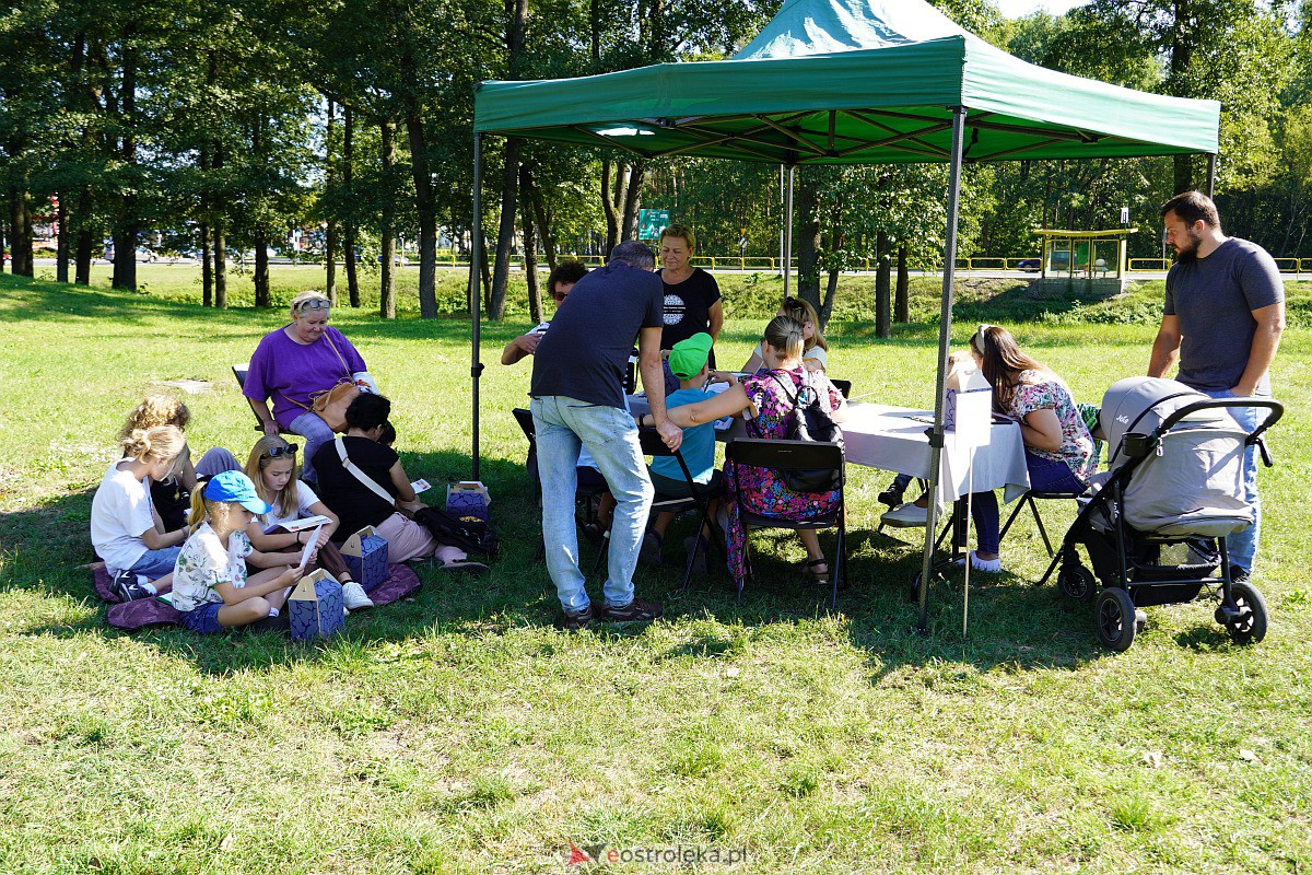 Rodzinny piknik edukacyjny „Z małą walizką w dawny świat. 6 x Ostrołęka” [17.09.2023] - zdjęcie #19 - eOstroleka.pl