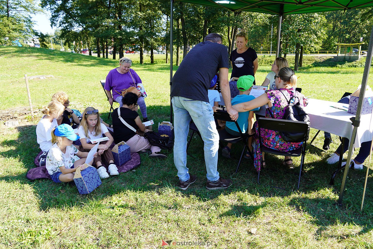 Rodzinny piknik edukacyjny „Z małą walizką w dawny świat. 6 x Ostrołęka” [17.09.2023] - zdjęcie #17 - eOstroleka.pl