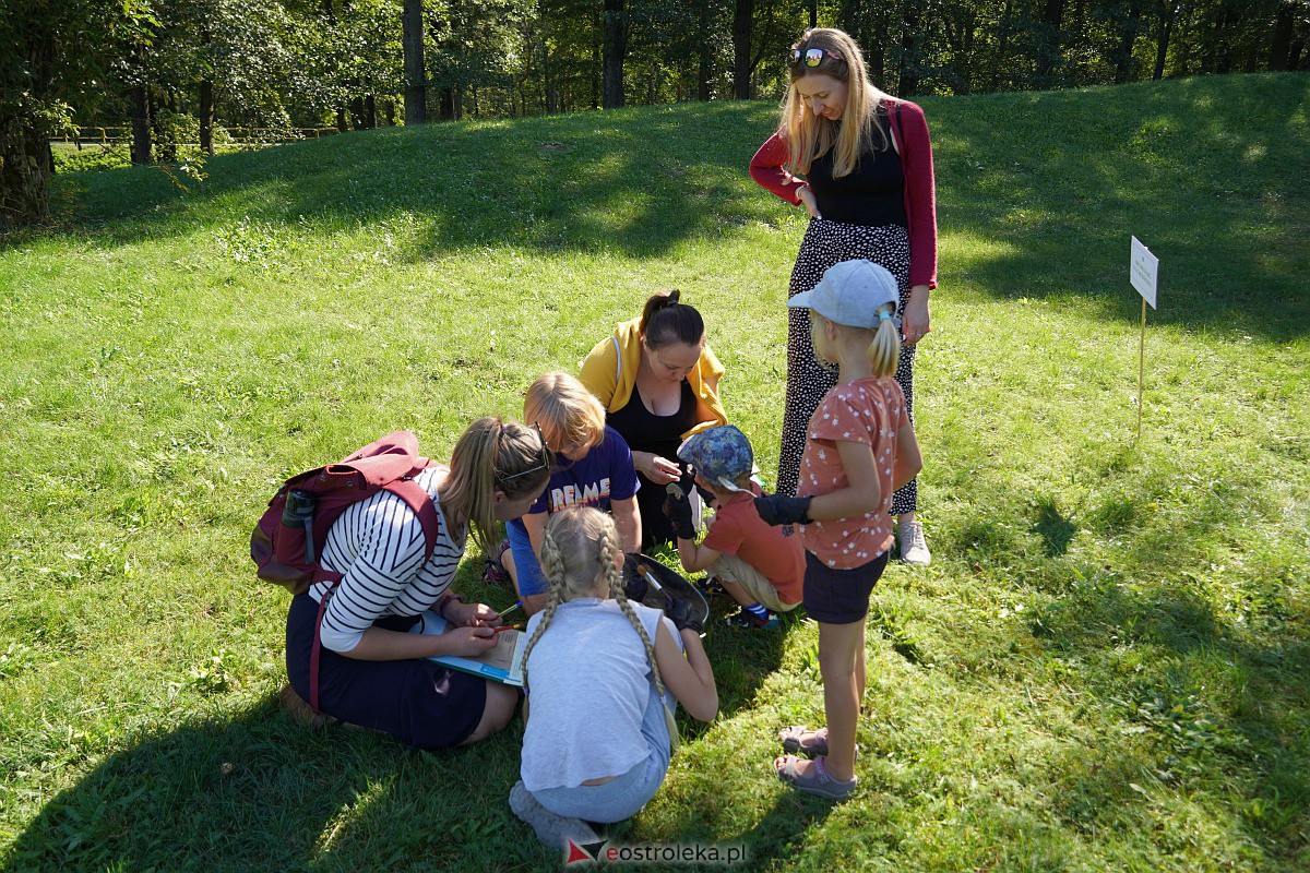 Rodzinny piknik edukacyjny „Z małą walizką w dawny świat. 6 x Ostrołęka” [17.09.2023] - zdjęcie #7 - eOstroleka.pl