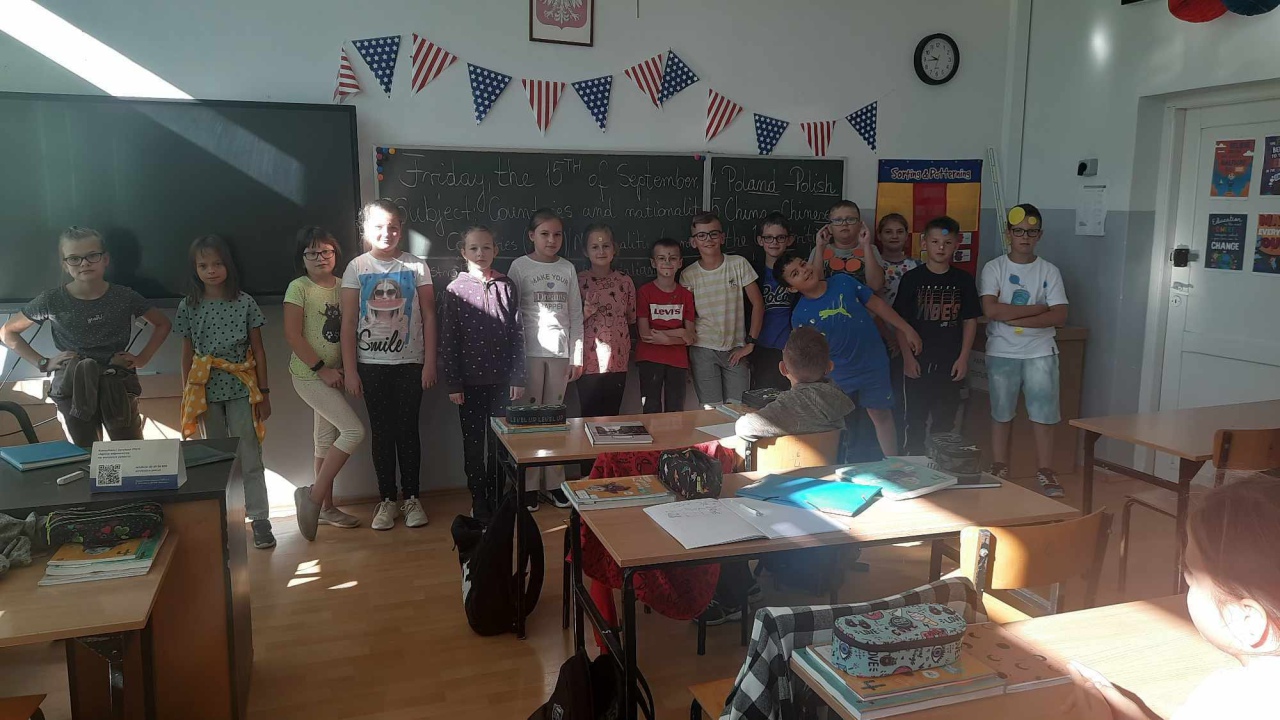 Dzień Kropki w Szkole Podstawowej nr 2. Wydarzenie pełne kreatywności i zabawy [ZDJĘCIA] - zdjęcie #35 - eOstroleka.pl