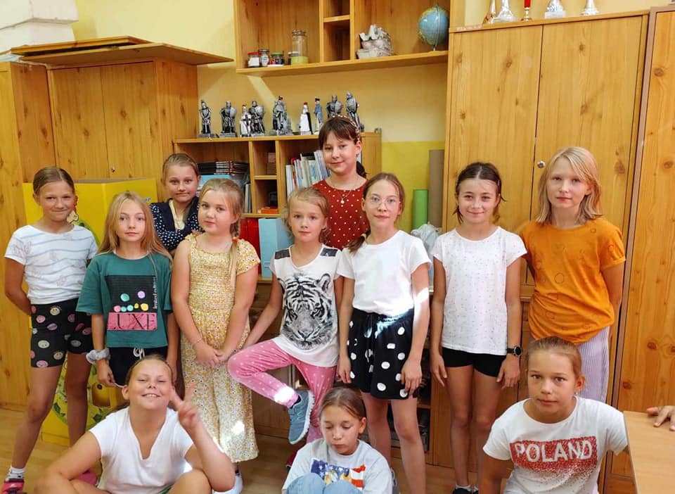 Dzień Kropki w Szkole Podstawowej nr 2. Wydarzenie pełne kreatywności i zabawy [ZDJĘCIA] - zdjęcie #29 - eOstroleka.pl