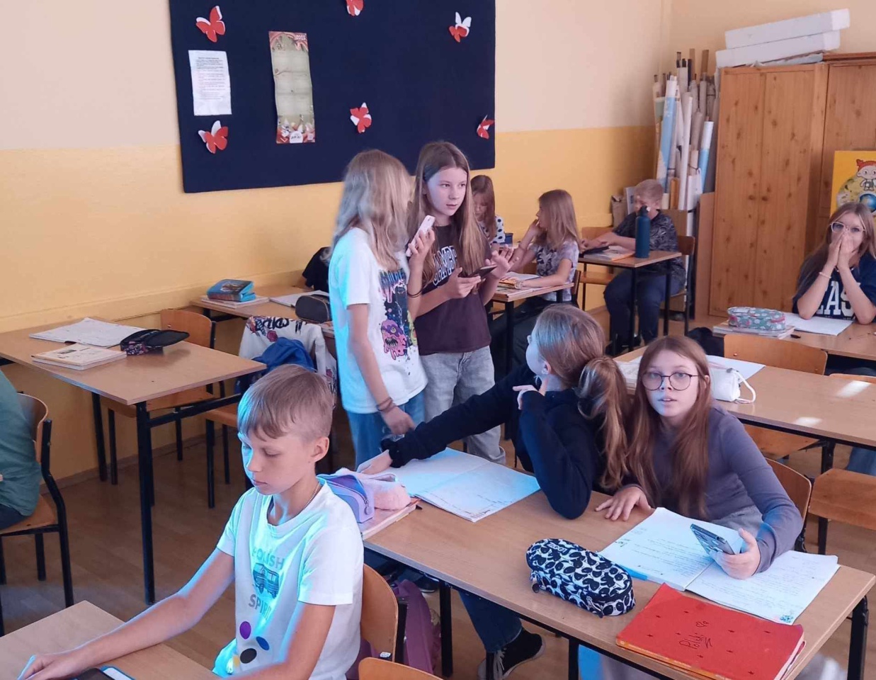 Dzień Kropki w Szkole Podstawowej nr 2. Wydarzenie pełne kreatywności i zabawy [ZDJĘCIA] - zdjęcie #18 - eOstroleka.pl