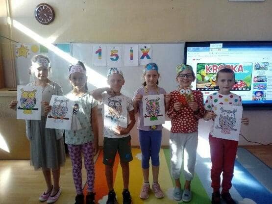 Dzień Kropki w Szkole Podstawowej nr 2. Wydarzenie pełne kreatywności i zabawy [ZDJĘCIA] - zdjęcie #8 - eOstroleka.pl