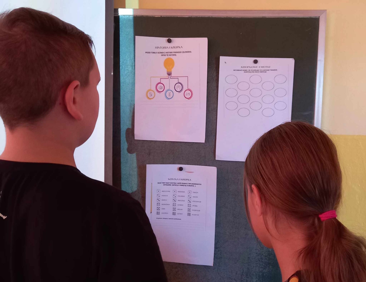 Dzień Kropki w Szkole Podstawowej nr 2. Wydarzenie pełne kreatywności i zabawy [ZDJĘCIA] - zdjęcie #4 - eOstroleka.pl