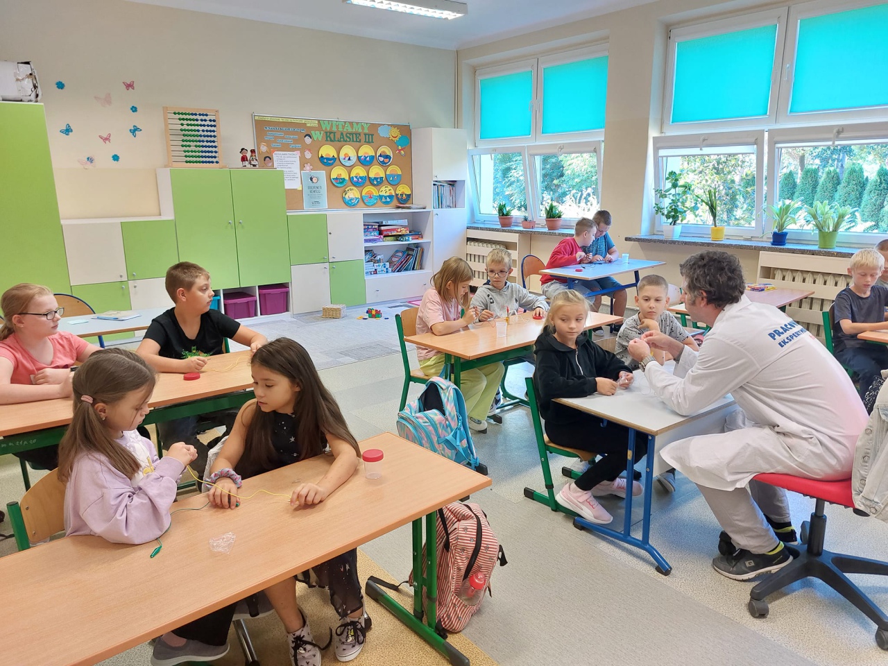 Zajęcia Z prądem nie ma żartów w Szkole Podstawowej nr 4 [ZDJĘCIA] - zdjęcie #2 - eOstroleka.pl