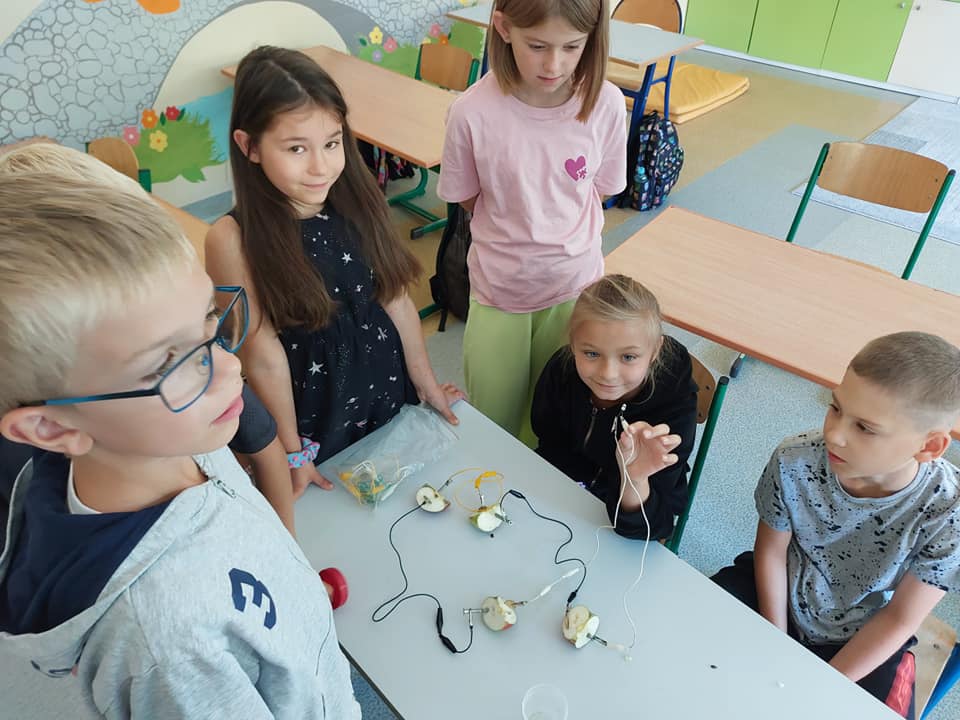 Zajęcia Z prądem nie ma żartów w Szkole Podstawowej nr 4 [ZDJĘCIA] - zdjęcie #5 - eOstroleka.pl