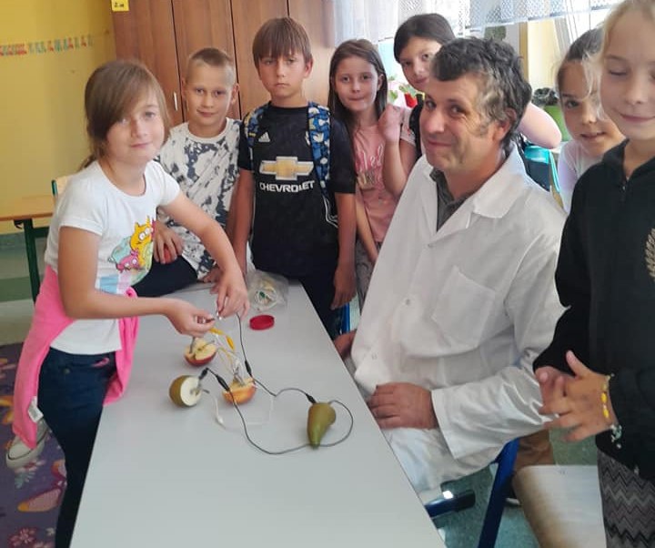 Zajęcia Z prądem nie ma żartów w Szkole Podstawowej nr 4 [ZDJĘCIA] - zdjęcie #3 - eOstroleka.pl